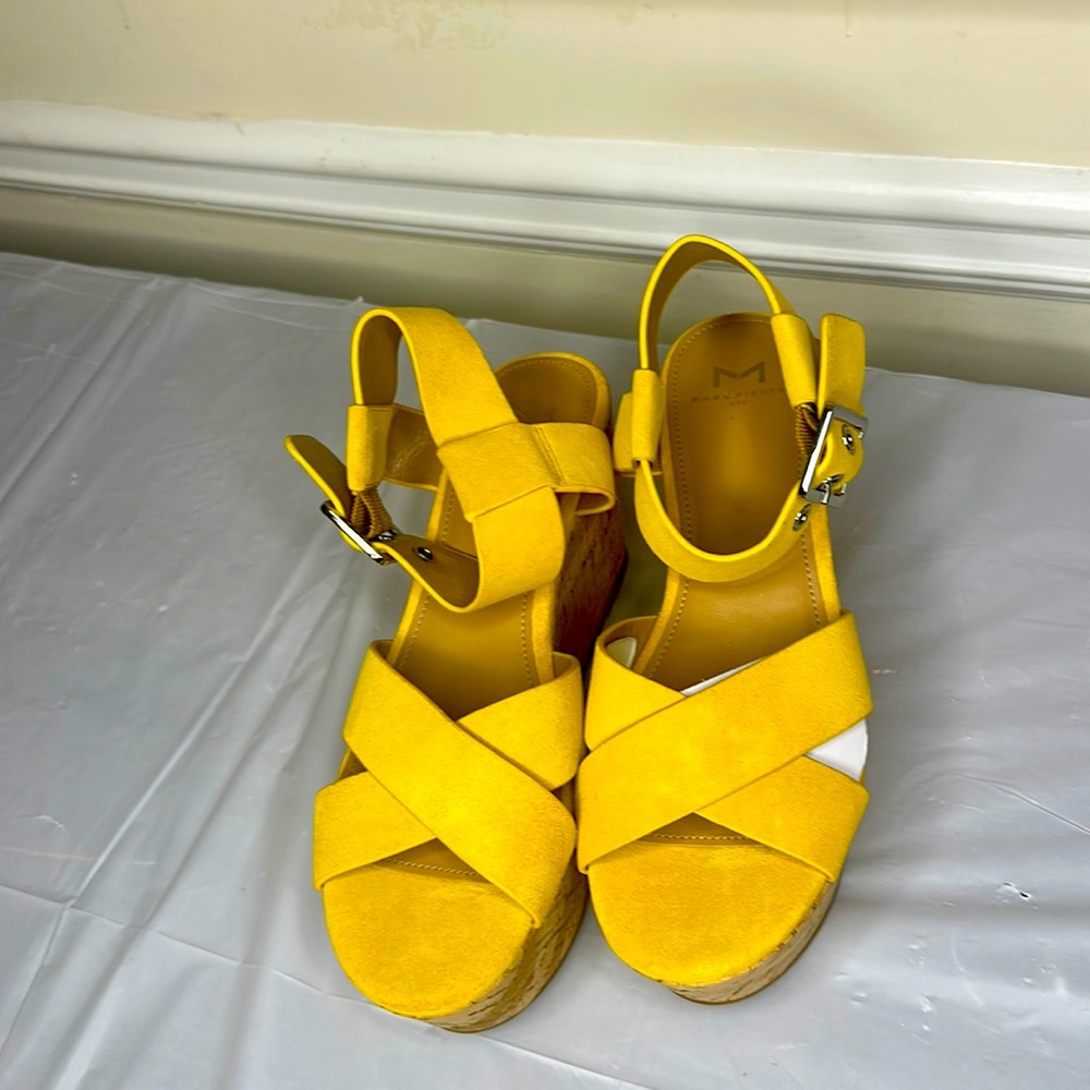 marc fisher mustard wedges shoes 7.5